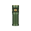 Olight Baton 4 Premium linterna verde con agarre texturizado y botón dorado para uso diario y camping