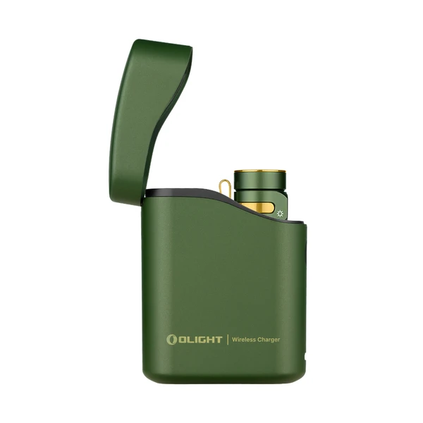 Olight Baton 4 Premium verde oliva en su estuche de carga inalámbrica, para uso diario o al aire libre.