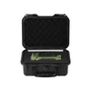 Olight Marauder Mini 2 verde oliva dentro de un estuche protector abierto, ideal para transporte y almacenamiento seguro.