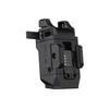 Dispositivo táctico PL X GL negro con puerto USB de carga lateral y montura de riel sobre fondo blanco