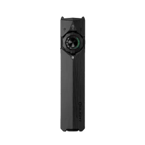 Linterna plana recargable Olight Arkfeld Pro negra con láser verde, luz blanca y UV sobre fondo blanco