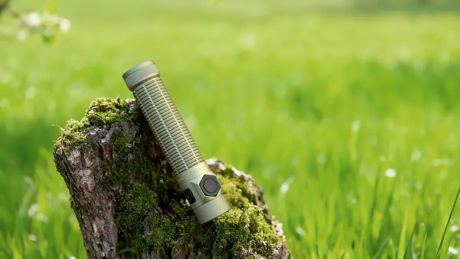 Lúmenes vs Candelas: Entendiendo la potencia de la Baton Ultra.