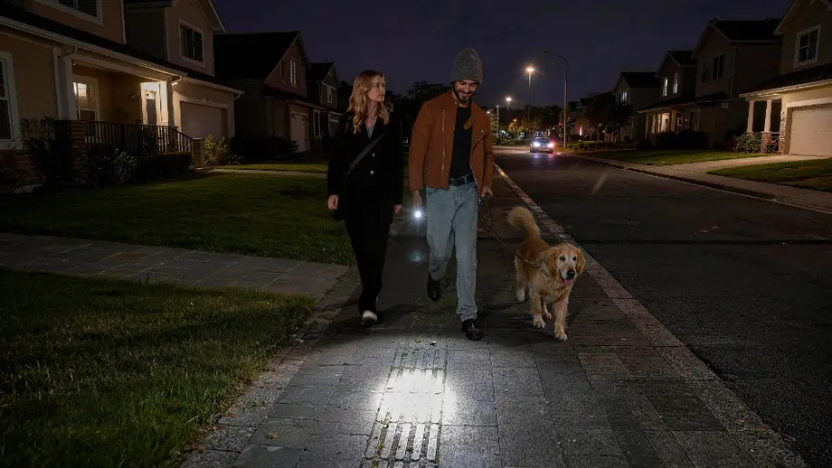 Linterna táctica pequeña con doble switch eleva tu seguridad nocturna