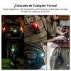 Olight OCLIP PRO fijado a una mochila para iluminación de seguridad de manos libres en exteriores