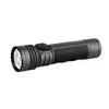 Linterna Olight Seeker 4 Pro negra de perfil con mango texturizado antideslizante de alta potencia para búsqueda y rescate