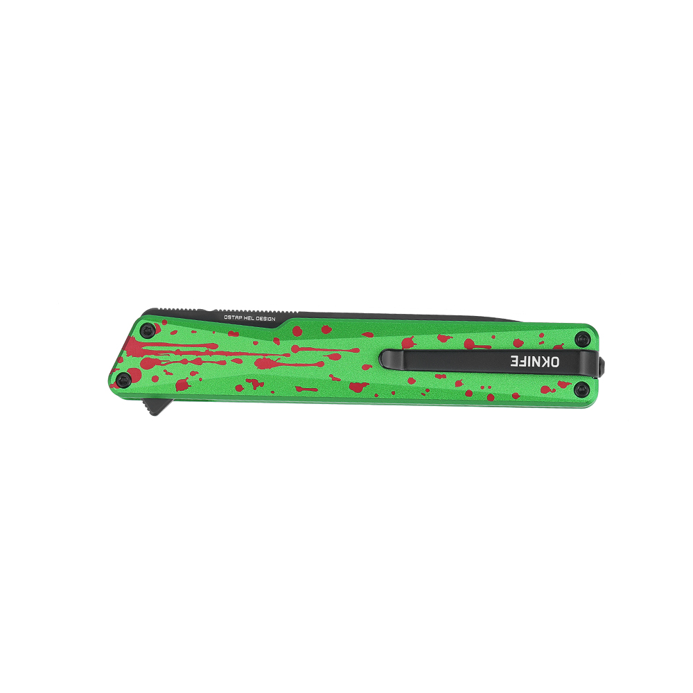Olight AION en vista lateral verde y roja con patrón de salpicaduras de sangre y clip de bolsillo para uso diario.