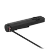 Olight ArkPro Ultra negro con agarre texturizado y clip de bolsillo cargando para iluminación de tareas y trabajos de inspección.