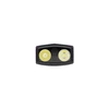 Linterna frontal recargable con doble foco LED potente sobre fondo blanco