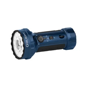 Olight Marauder Mini 2 azul em primer plano con haz de luz para iluminación potente y uso versátil