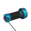 Olight Marauder Mini 2 azul con empuñadura texturizada y carga para iluminación potente en actividades al aire libre