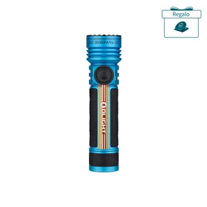 Olight Seeker 4 Pro linterna azul con agarre texturizado y detalles naranjas para uso en exteriores
