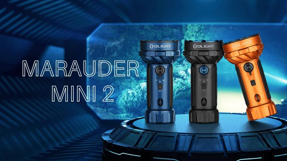 Linternas Olight Marauder Mini 2 en colores azul, negro y naranja sobre fondo futurista iluminado.