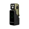 Linterna Olight Oclip 2 Ultra verde oliva en base de carga negra con pantalla de batería digital para uso diario y outdoor