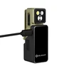 Linterna Olight Oclip 2 Ultra verde en base de carga magnética negra con cable USB conectado para uso diario y camping