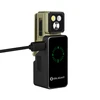 Linterna Olight Oclip 2 Ultra verde en base de carga rápida USB-C con pantalla indicadora de batería para camping