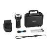 Kit de linterna LED recargable Olight con estuche rígido, funda de transporte, cable y correa sobre fondo blanco
