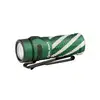 Olight Baton 3 linterna verde a rayas blancas, vista lateral con cuerpo texturizado y clip de bolsillo para uso diario.
