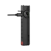 Linterna recargable Olight negra con cable USB-C conectado sobre fondo negro