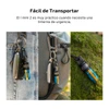 Minilinterna Imini 2, llavero portátil unido a jeans, mochila y árbol cubierto de musgo.