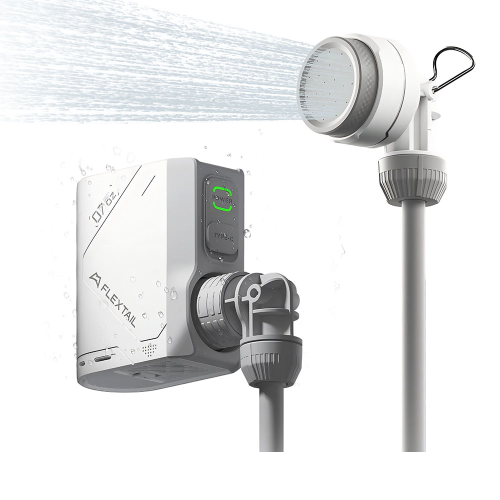 Ducha portátil Flextail blanca con bomba de agua eléctrica recargable y rociador activo para camping y exteriores