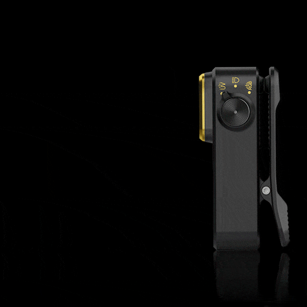 Olight Oclip Pro negro, vista lateral, con luz ultravioleta, iluminación y RGB para uso diario.