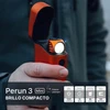Olight Perun 3 Mini naranja encendido en estuche, linterna compacta para uso diario al aire libre.