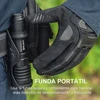 Linterna táctica Olight en funda para cinturón con guantes protectores de mano, perfecta para almacenamiento/transporte seguro.
