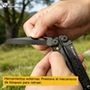 Manos usando el mecanismo de bloqueo de una navaja multiusos táctica HX Outdoors al aire libre